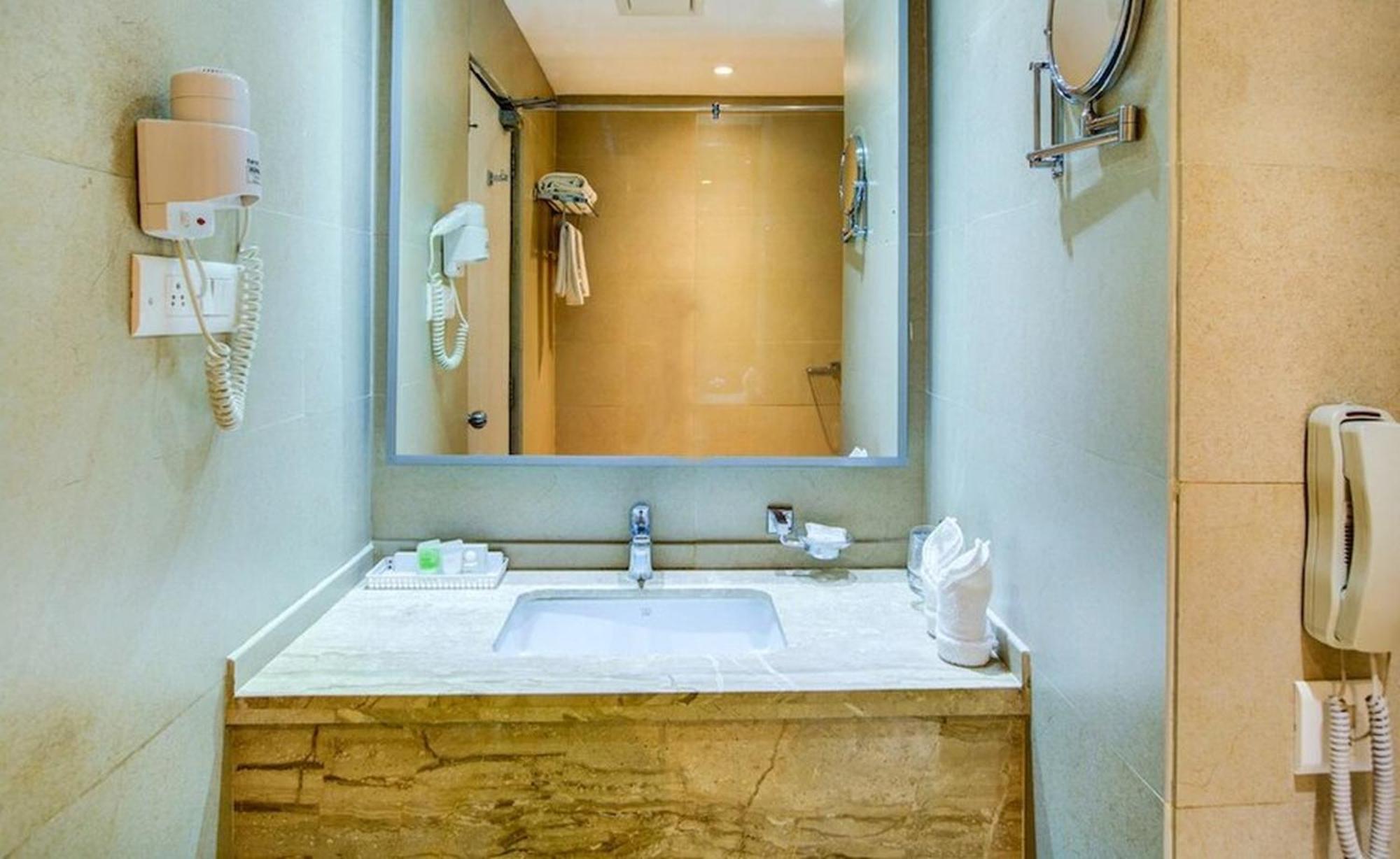 Готель Jk Residency Kelakam Екстер'єр фото